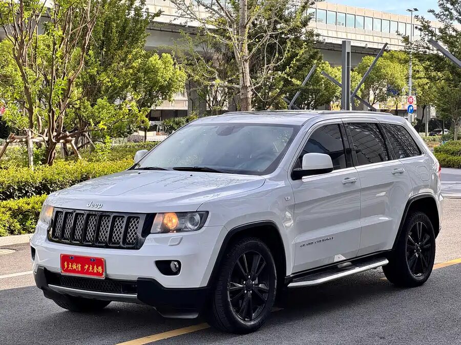 Jeep Grand Cherokee (Import), 2012 — фото продавца с che168