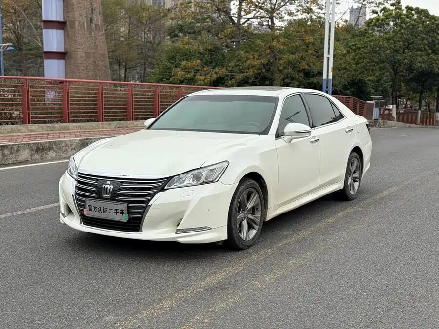 Toyota Crown, 2016 — фото продавца с che168