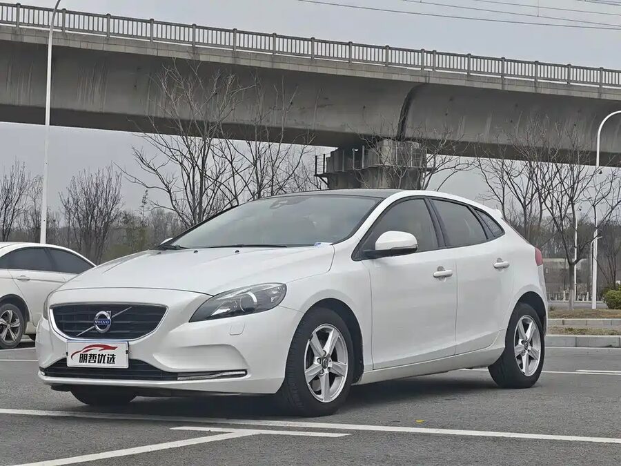 Volvo V40, 2016 — фото продавца с che168