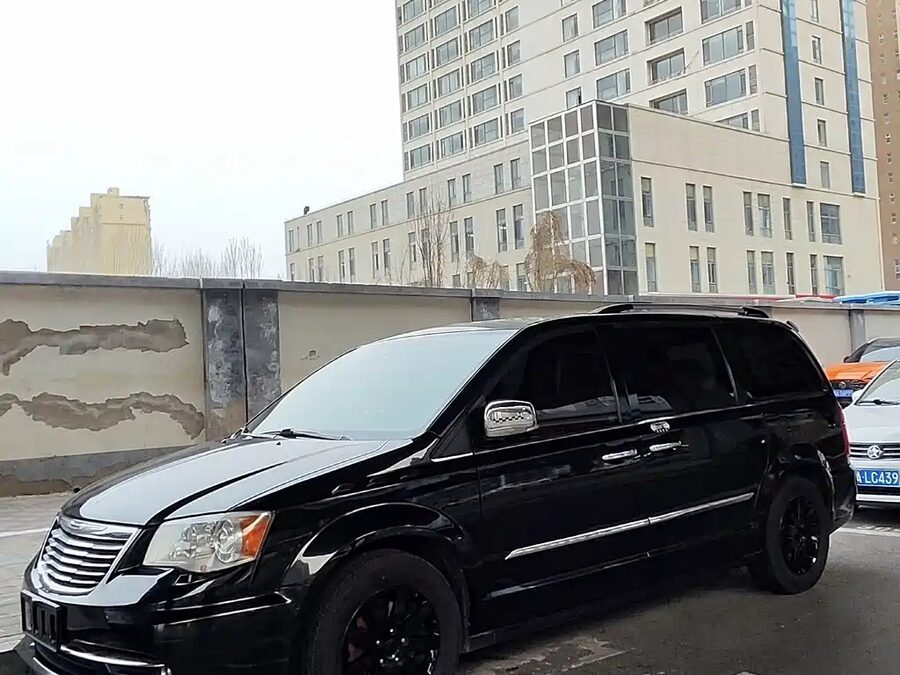 Chrysler Grand Voyager (Import), 2013 — фото продавца с che168