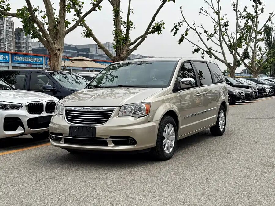 Chrysler Grand Voyager (Import), 2016 — фото продавца с che168