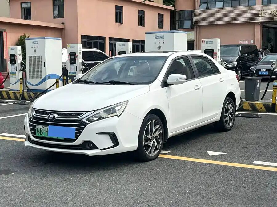 BYD Qin NEV, 2017 — фото продавца с che168