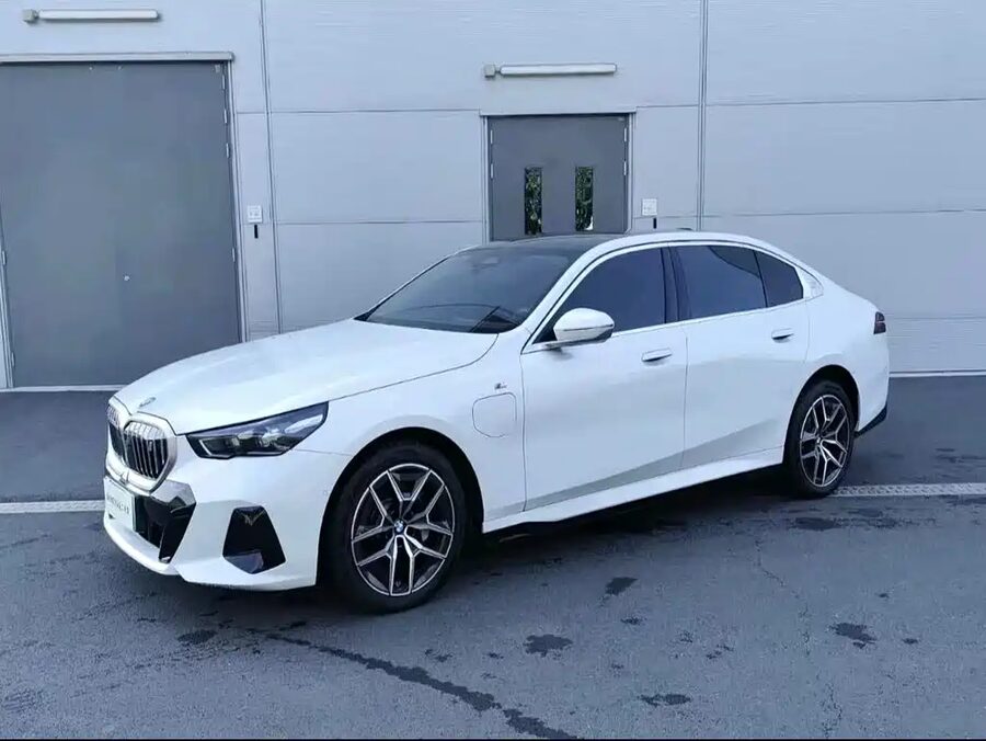 BMW i5, 2026 — фото продавца с che168