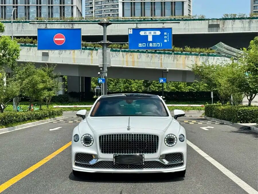 Bentley Flying Spur PHEV, 2023 — фото продавца с che168