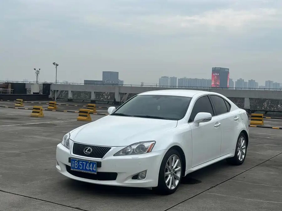 Lexus IS, 2010 — фото продавца с che168