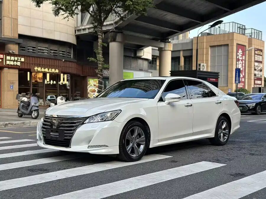 Toyota Crown, 2015 — фото продавца с che168
