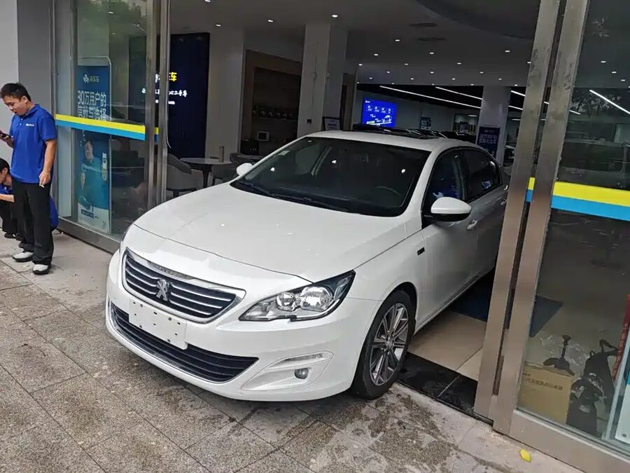 Peugeot 408, 2015 — фото продавца с che168