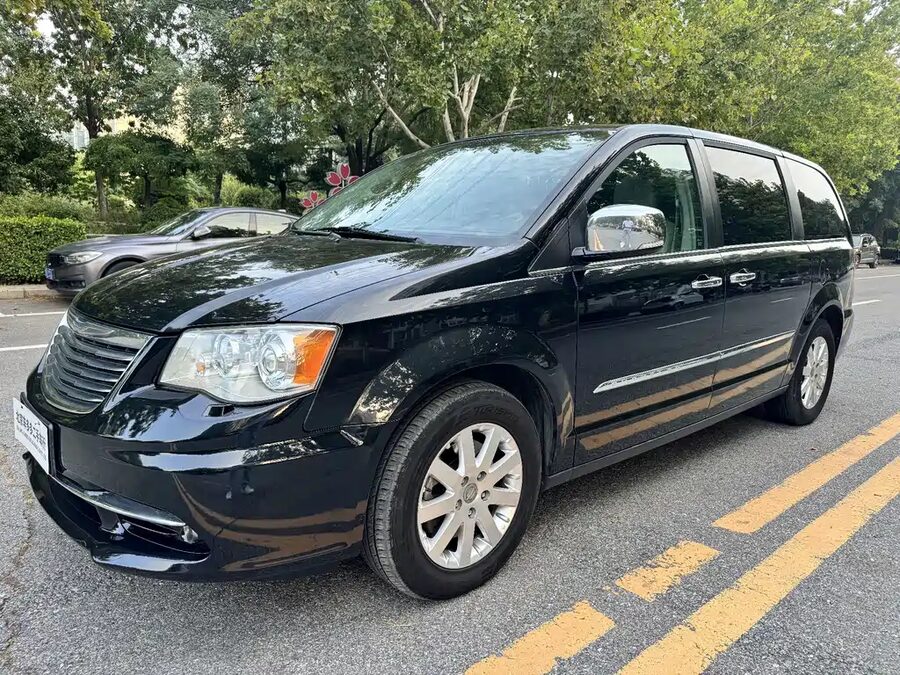 Chrysler Grand Voyager (Import), 2015 — фото продавца с che168