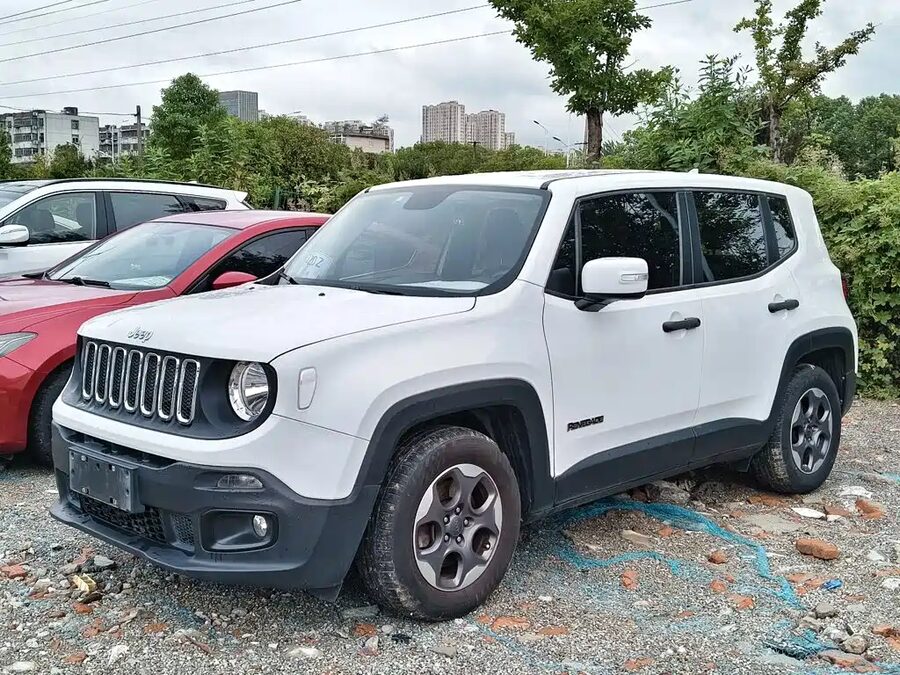 Jeep Renegade, 2016 — фото продавца с che168